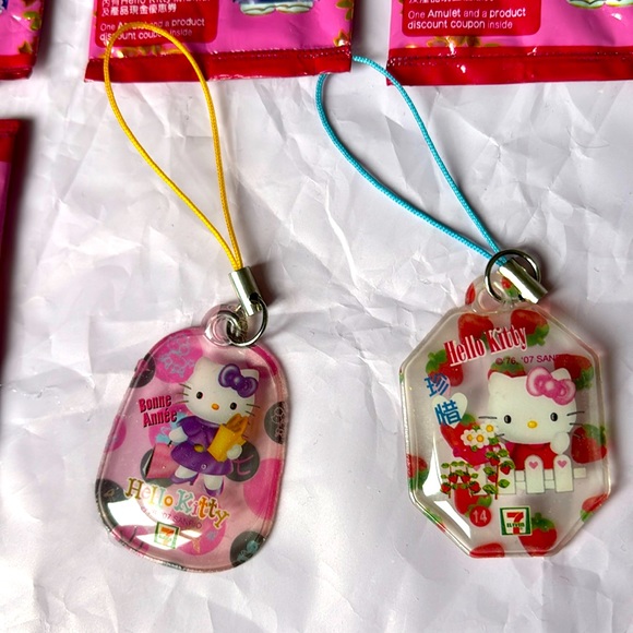 Hello Kitty phone charms set of 15 - Picture 3 of 3